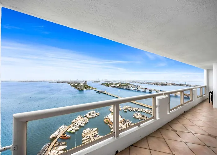 4 Bedroom Condo With Stunning Balcony View
