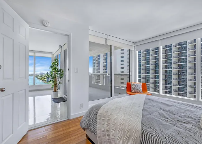 4 Bedroom Condo With Stunning Balcony View